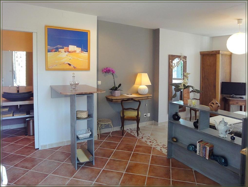 Gite La Gourmandine Saint-Andiol Pokoj fotografie